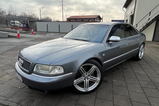 Audi S8