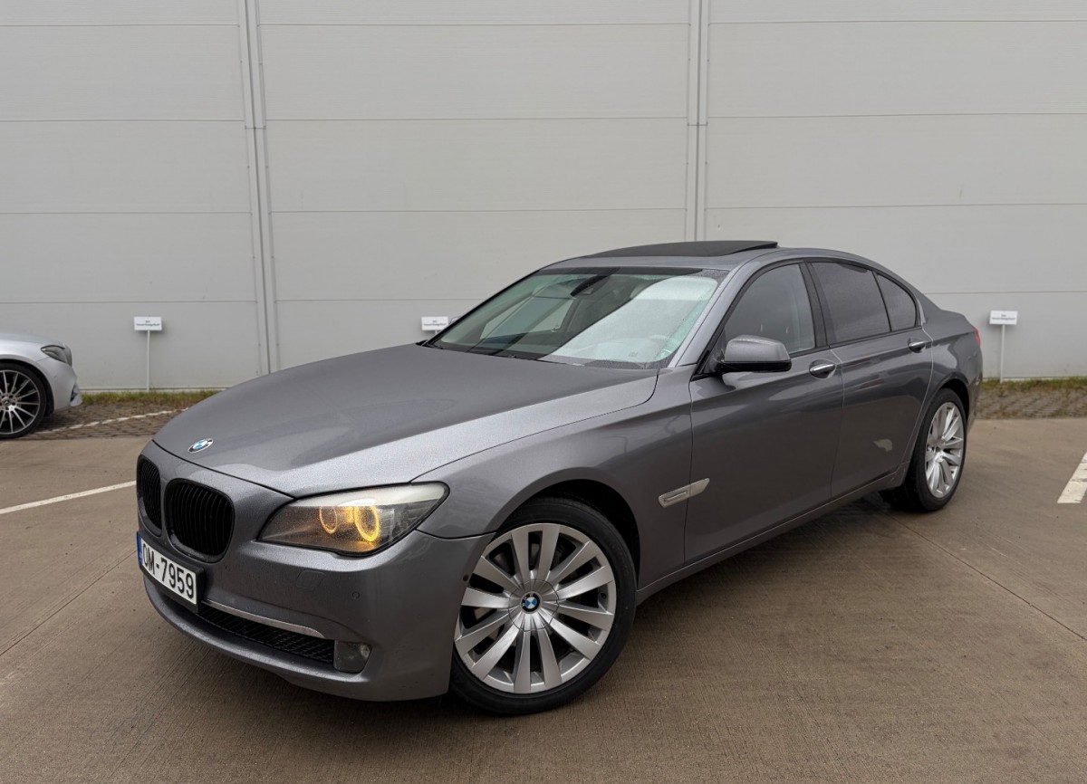 BMW 730