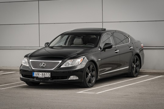 Lexus LS