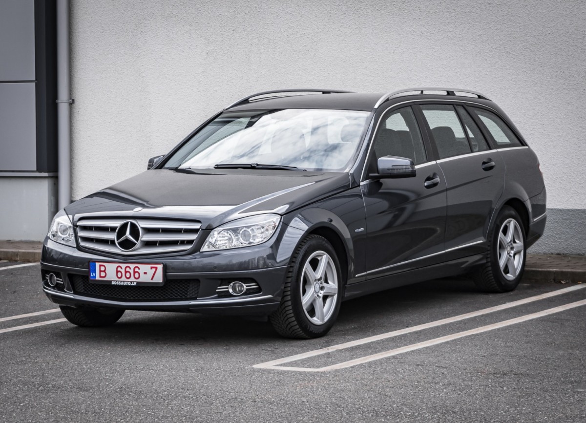 Mercedes-Benz C220