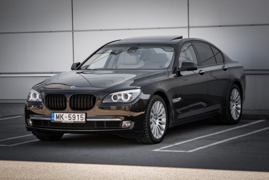 BMW 730