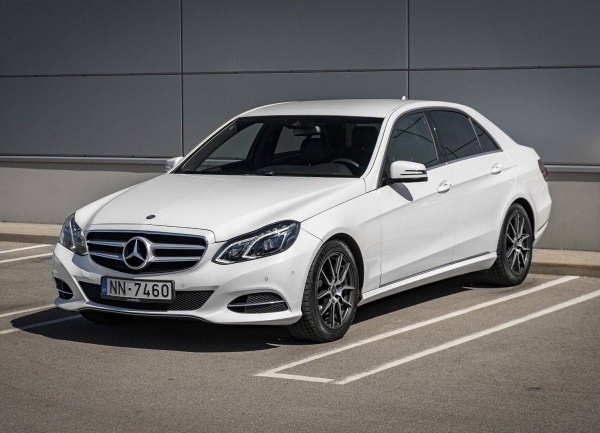 Mercedes-Benz E200