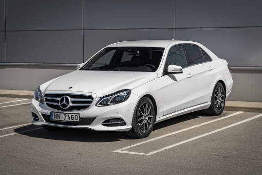 Mercedes-Benz E200