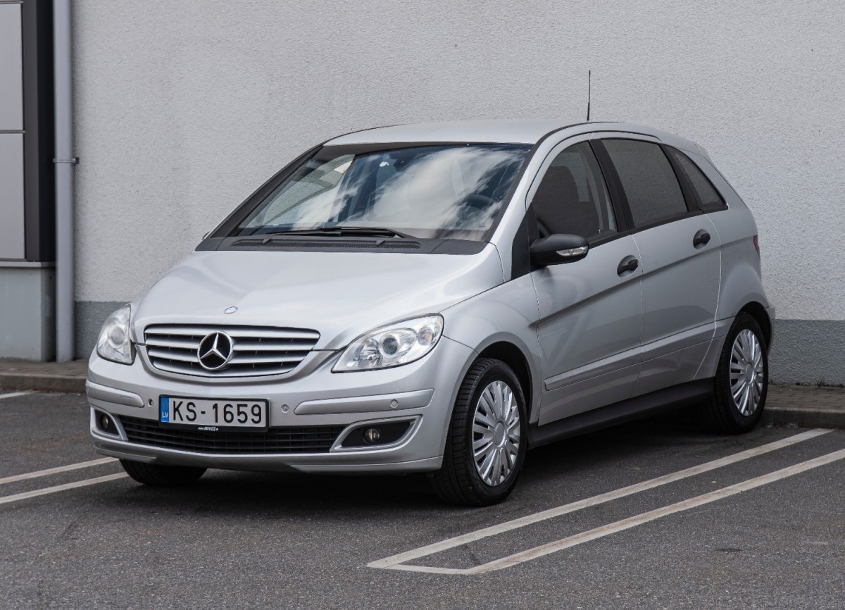 Mercedes-Benz B180