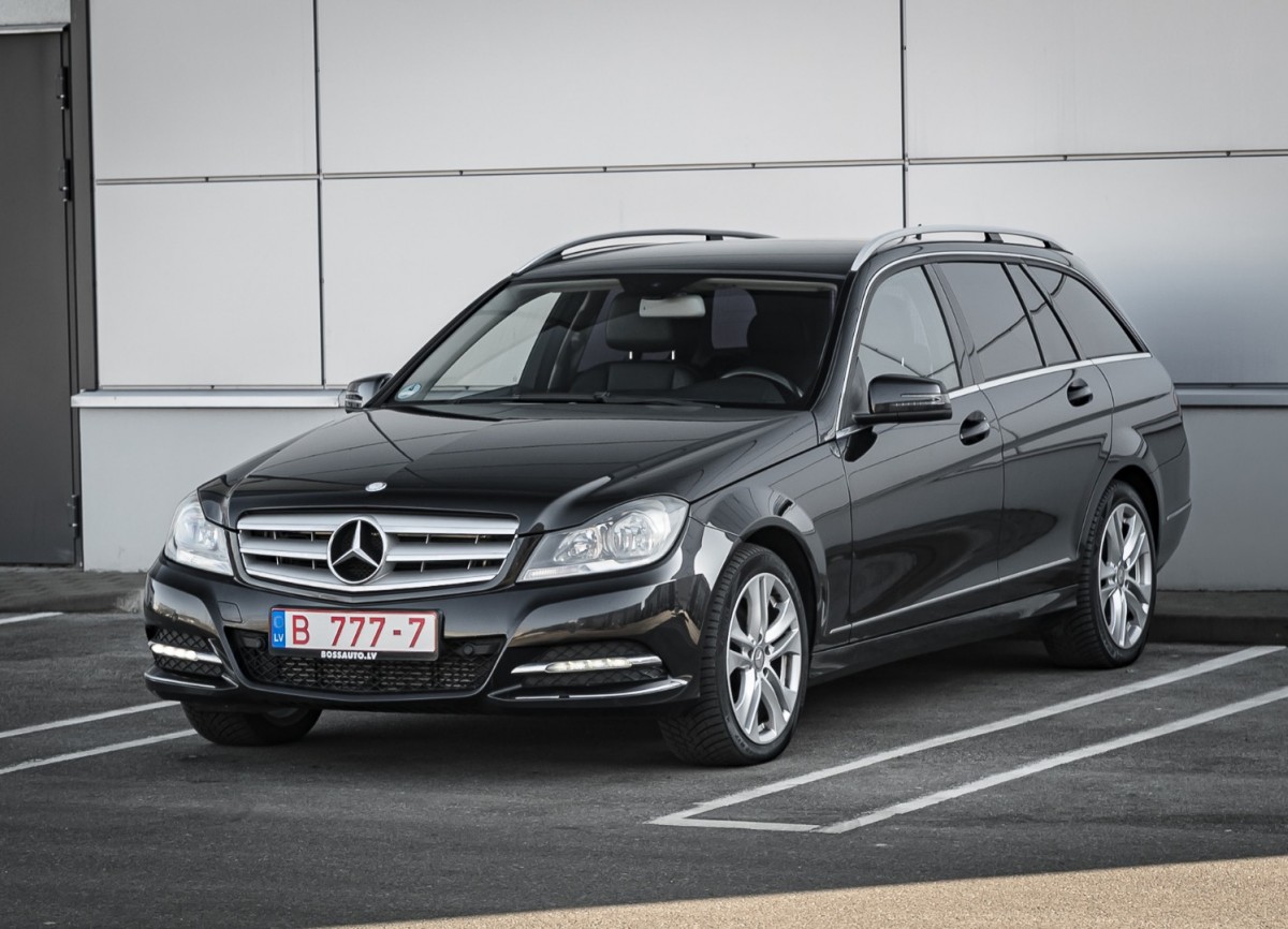 Mercedes-Benz C220