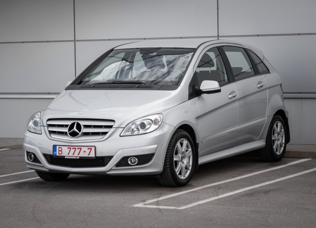Mercedes-Benz B180