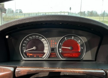 BMW 730