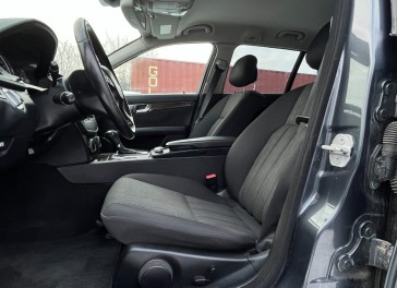 Mercedes-Benz C220