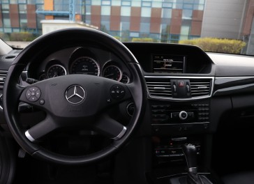 Mercedes-Benz E200