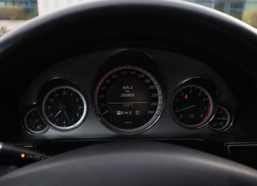 Mercedes-Benz E200