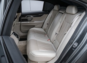 BMW 730