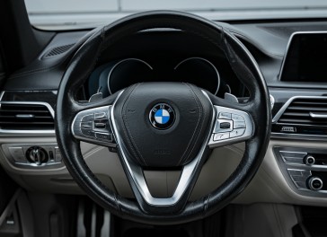 BMW 730
