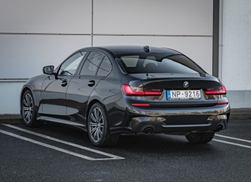 BMW 330