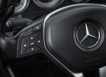Mercedes-Benz E200