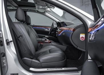 Mercedes-Benz S320