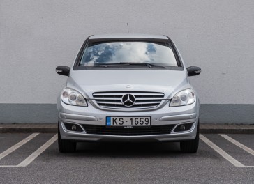 Mercedes-Benz B180