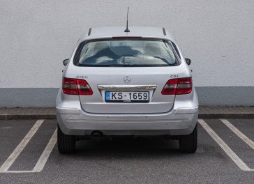 Mercedes-Benz B180