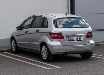 Mercedes-Benz B180
