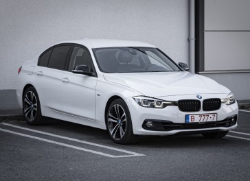BMW 330