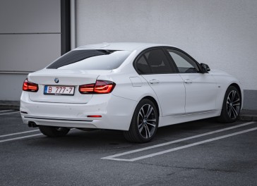 BMW 330