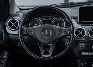 Mercedes-Benz B180