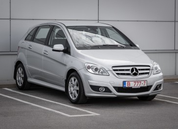 Mercedes-Benz B180