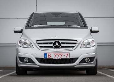 Mercedes-Benz B180