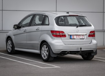 Mercedes-Benz B180