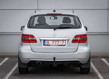 Mercedes-Benz B180