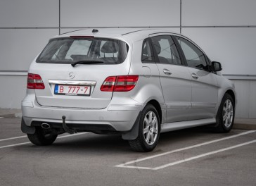 Mercedes-Benz B180