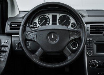 Mercedes-Benz B180
